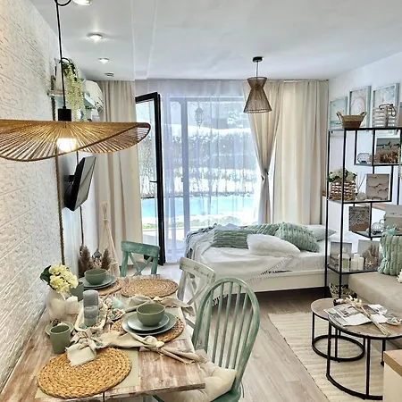 شقة студио комфорт, смокиня,созопол,затворен комплекс,4 басейна, 1-ва линия море