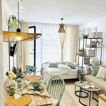 Apartment студио комфорт, смокиня,созопол,затворен комплекс,4 басейна, 1-ва линия море Sozopol