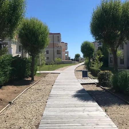 Apartment студио комфорт, смокиня,созопол,затворен комплекс,4 басейна, 1-ва линия море Sozopol