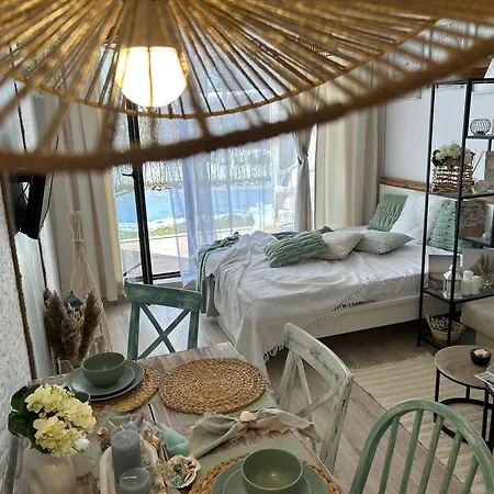 студио комфорт, смокиня,созопол,затворен комплекс,4 басейна, 1-ва линия море سوزوبول