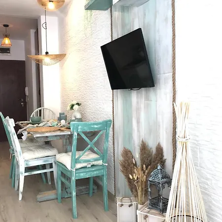 студио комфорт, смокиня,созопол,затворен комплекс,4 басейна, 1-ва линия море شقة