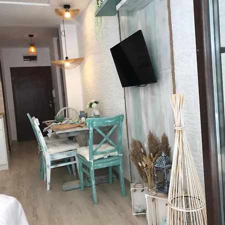 студио комфорт, смокиня,созопол,затворен комплекс,4 басейна, 1-ва линия море شقة سوزوبول