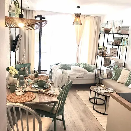 Apartment студио комфорт, смокиня,созопол,затворен комплекс,4 басейна, 1-ва линия море