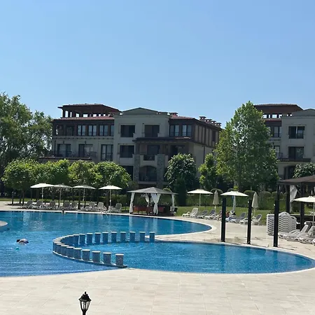 студио комфорт, смокиня,созопол,затворен комплекс,4 басейна, 1-ва линия море شقة سوزوبول