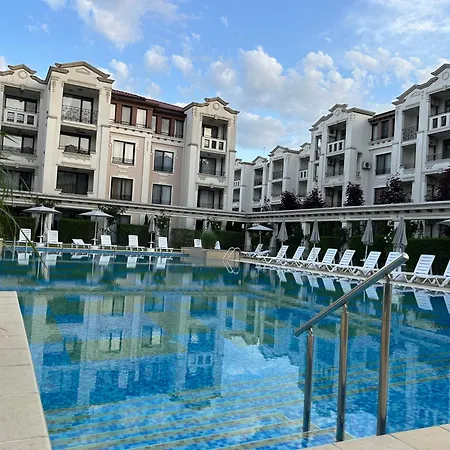 Apartment студио комфорт, смокиня,созопол,затворен комплекс,4 басейна, 1-ва линия море *