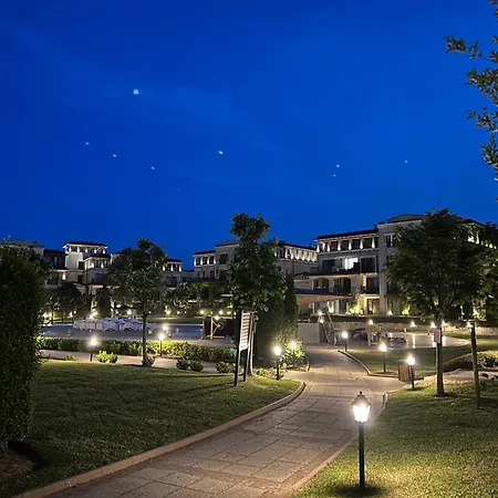 студио комфорт, смокиня,созопол,затворен комплекс,4 басейна, 1-ва линия море شقة