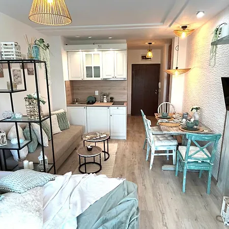 Apartment студио комфорт, смокиня,созопол,затворен комплекс,4 басейна, 1-ва линия море