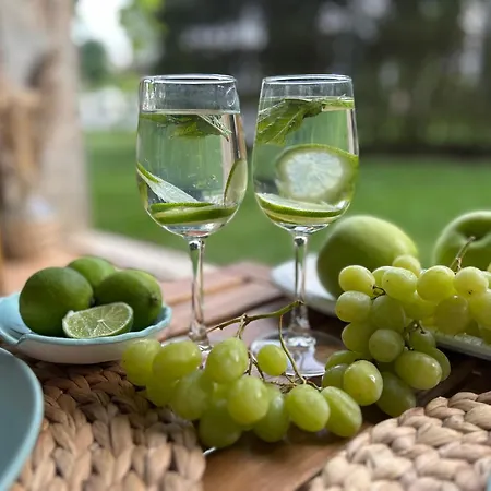 студио комфорт, смокиня,созопол,затворен комплекс,4 басейна, 1-ва линия море Apartment *