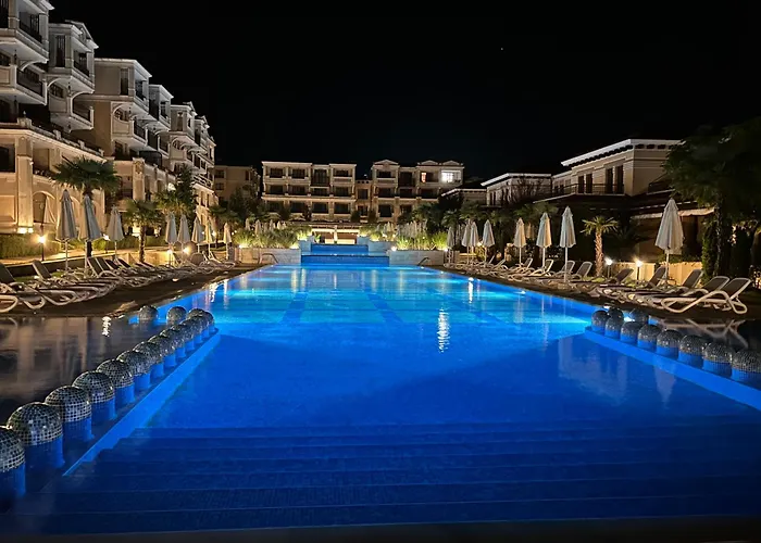 Апартаменты студио комфорт, смокиня,созопол,затворен комплекс,4 басейна, 1-ва линия море Созополь