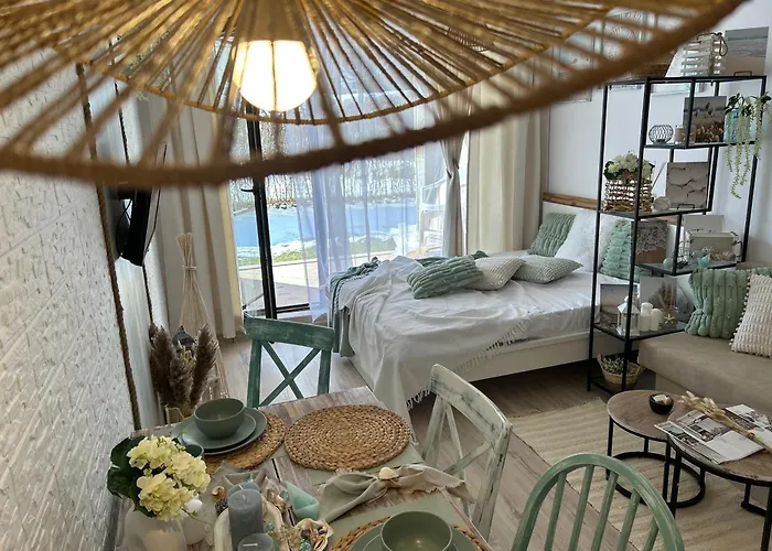 студио комфорт, смокиня,созопол,затворен комплекс,4 басейна, 1-ва линия море Созополь