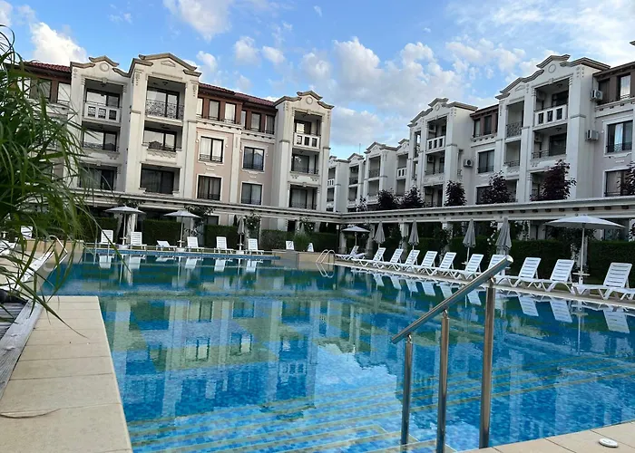 Lejlighed студио комфорт, смокиня,созопол,затворен комплекс,4 басейна, 1-ва линия море *